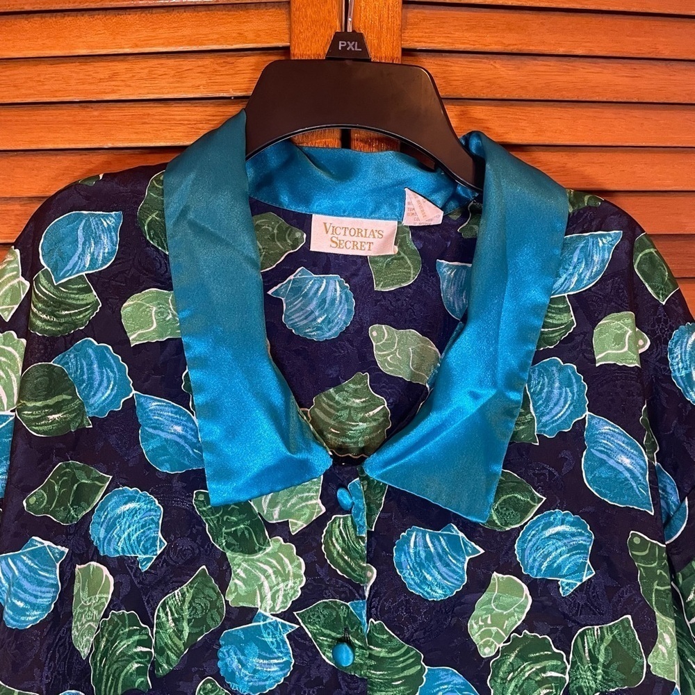 Victoria’s Secret Seashell Vintage Button Down Sleep Silk Shirt Sz S - Picture 2 of 6